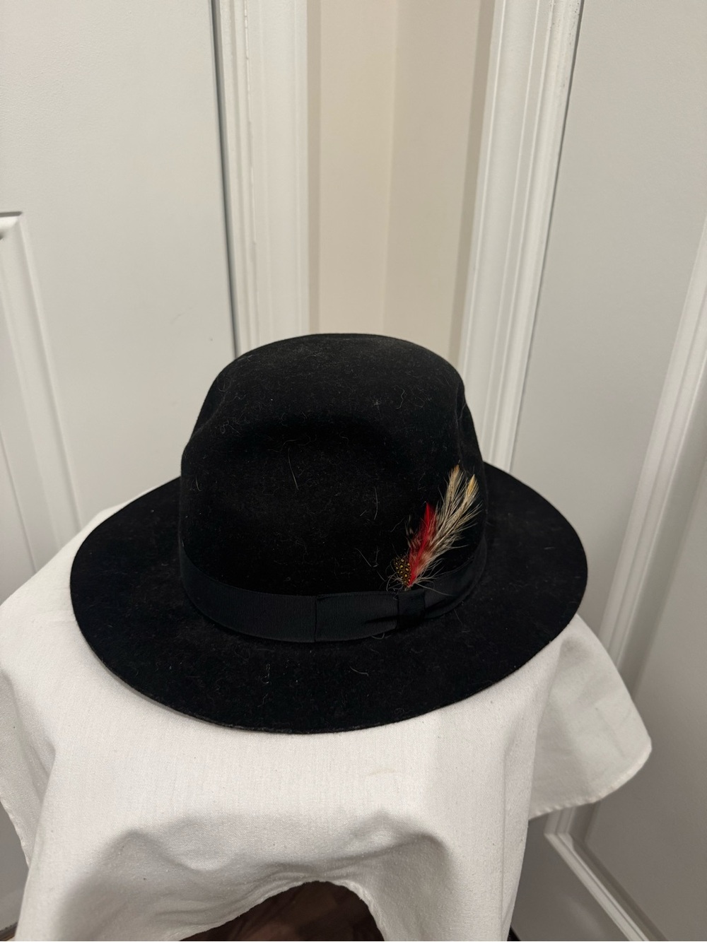 Men’s wool Bollman Futura II Black Fedora Hat with Feather Accent size medium